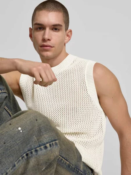 Kamizelka bez rękawów w dzianinowym wyglądzie krój slim fit Won Hundred biała