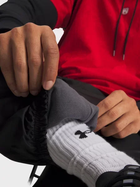 Спортивные штаны Under Armour черные