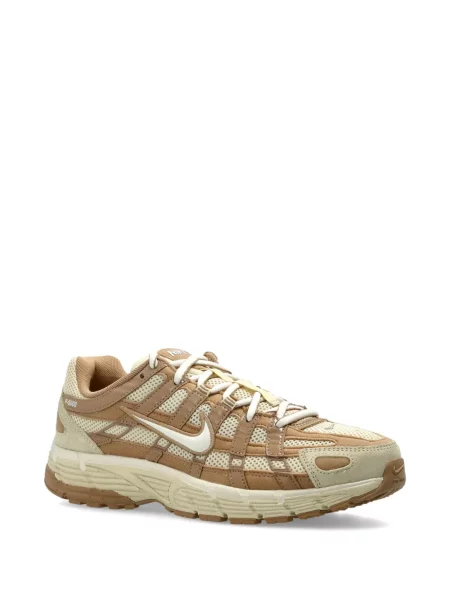Decupat pantaloni scurți Nike cu broderie plasă roz