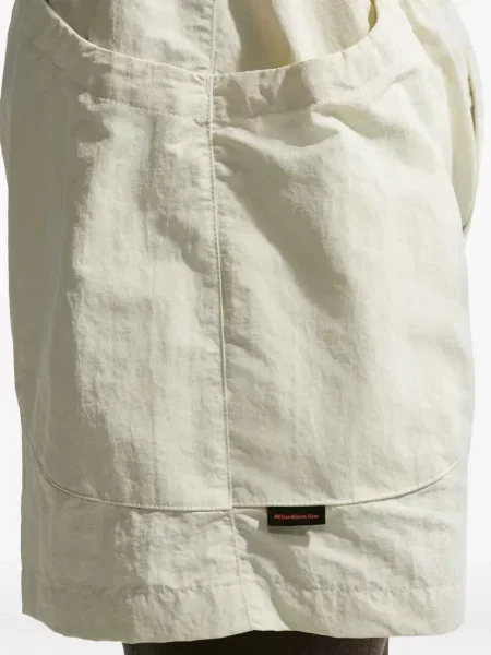 Tricou Nike cu broderie cu decolteu în V retro roz