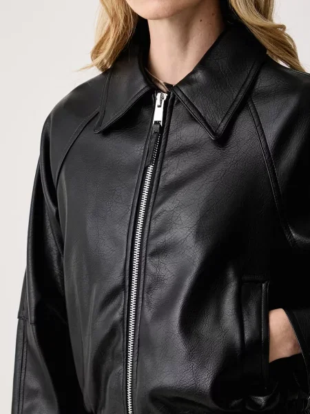Кожаная куртка Guess