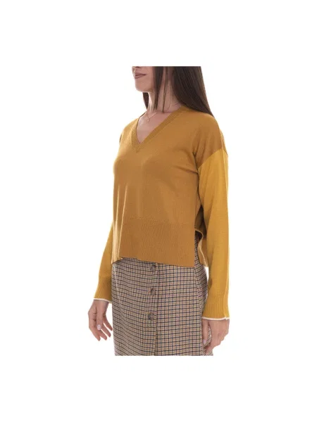 Sweter Pennyblack z dekoltem w serek do tańca żółty
