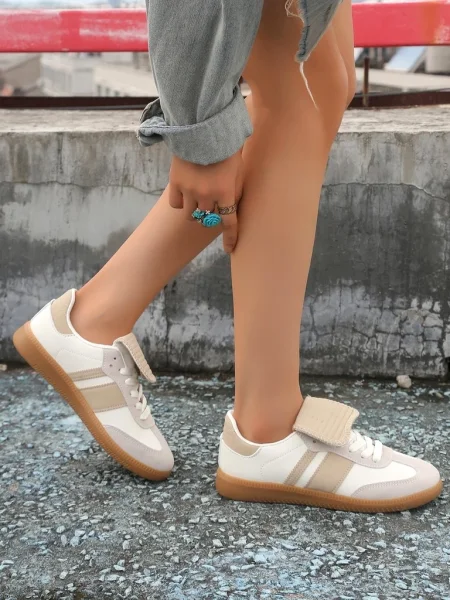 Sneakerși Resti alb