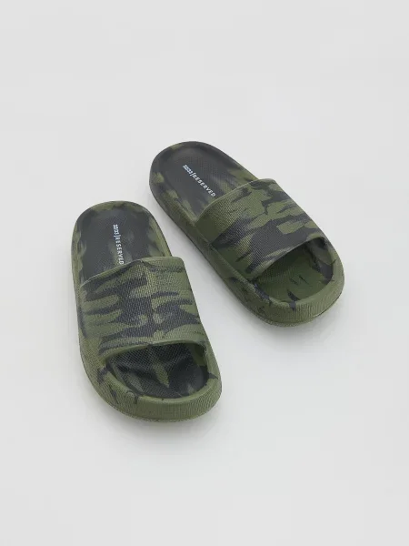 Шлепанцы Reserved с принтом черные