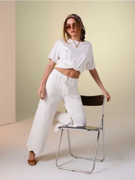 Джинси wide leg із середньою посадкою та ажурним оздобленням штанини кремовий