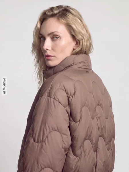 Kurtka pikowana z wysoką stójką model Hugo beżowa