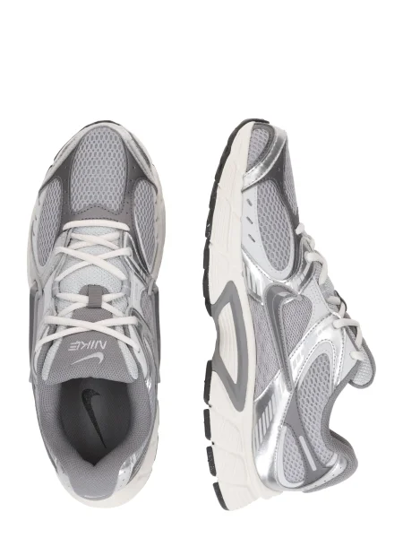 Nike Sportswear Nízke tenisky RNR / svetlosivá / strieborná sivá