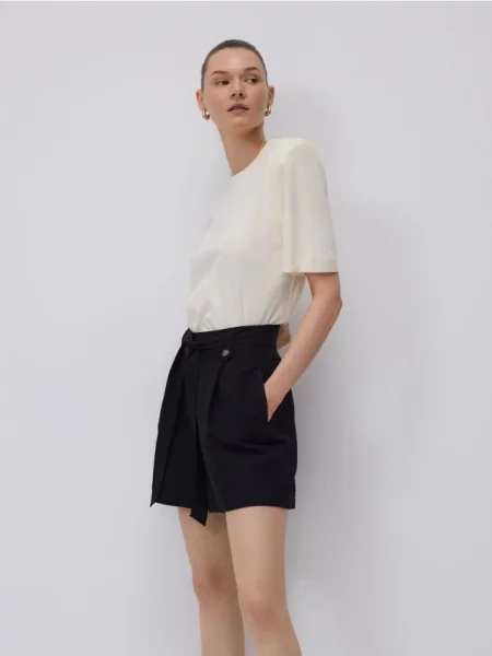 Reserved Pantaloni scurți legați în talie negru