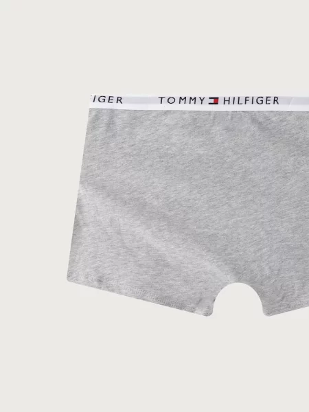 Tommy Hilfiger прилепнали боксерки за деца от с 5 броя