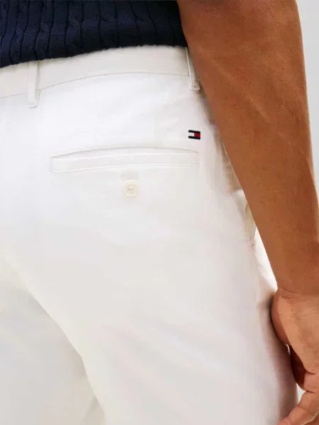 Сhinosy Tommy Hilfiger białe