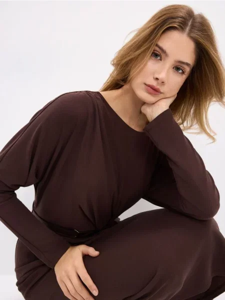 Kostiumas midi suknelė Mohito iki kelių ruda