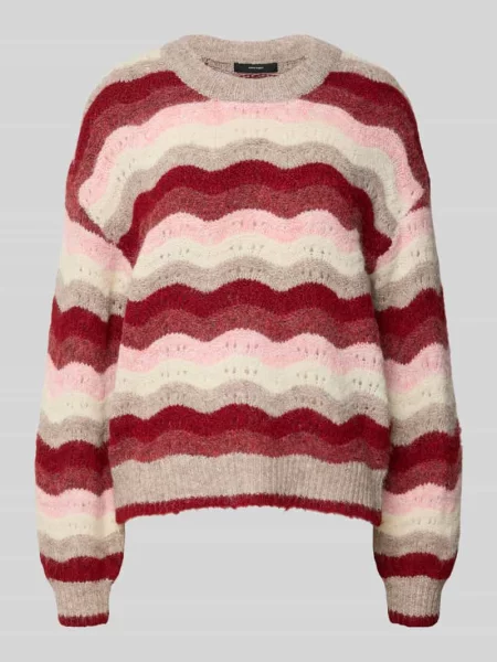 Sweter o kroju relaxed fit z dzianiny z dodatkiem wełny model ‘DOJA’ Vero Moda biały
