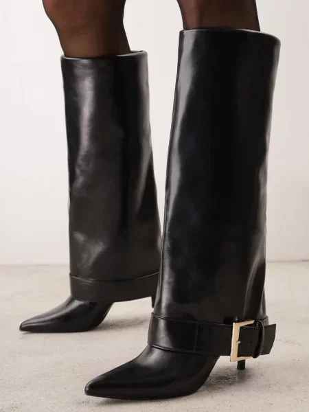 Cizme cu stiletto și guler răsfrânt decorate cu cataramă la bază Seraphe negre
