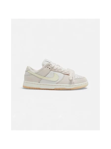Pantofi Nike roz