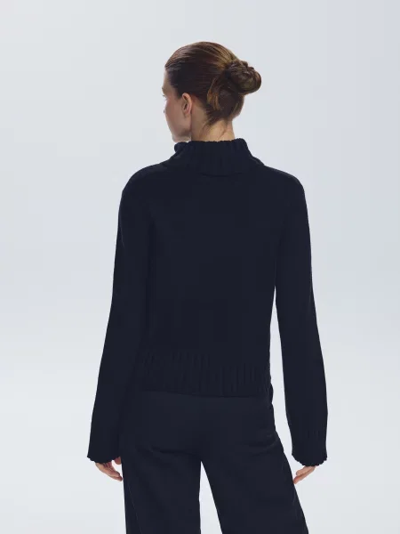 Reserved Светр-водолазка чорний