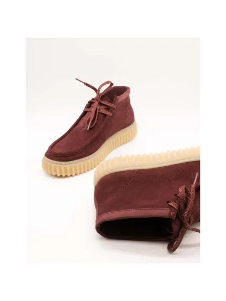 Šnurovacie tenisky Clarks vínová