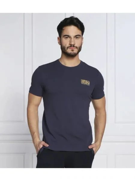 Tricou