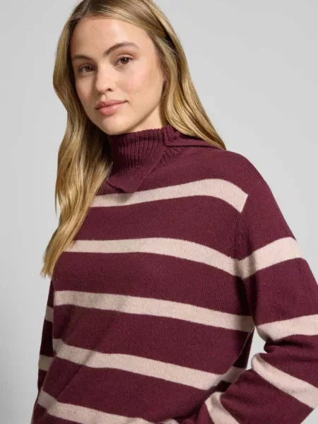 Sweter z dzianiny o kroju regular fit z czystej wełny Christian Berg Woman bordowy