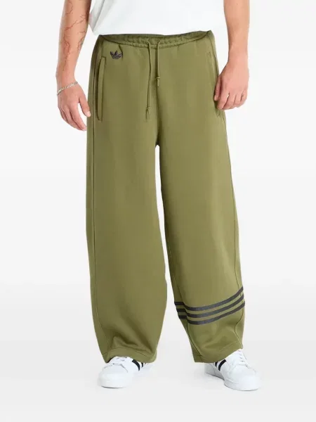 Dlouhé běžecké boty Adidas Terrex s krátkými rukávy s výstřihem do v černé