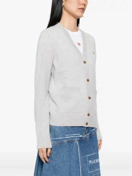 Kardigan Maison Kitsuné s V-izrezom siva