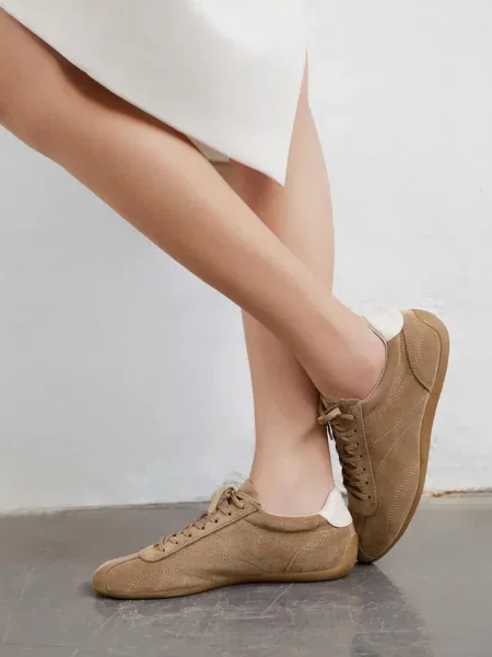 Vagabond Shoemakers Велурени маратонки HOLLIE кафяво