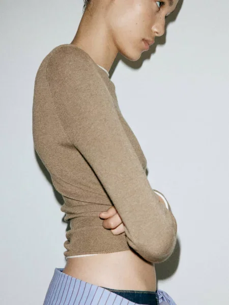 Sweter z dzianiny z kontrastowym wykończeniem średni Kobieta S MANGO brązowy