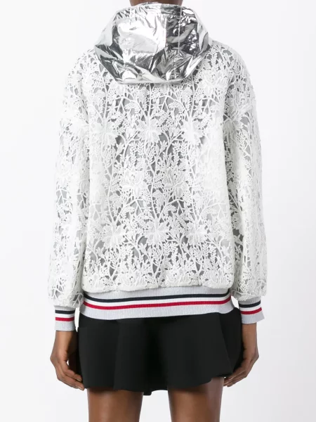 Geacă Moncler Gamme Rouge cu broderie cu glugă alb