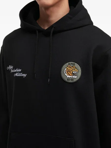 Majica s kapuljačom Alpha Industries s vezom s uzorkom tigra crna