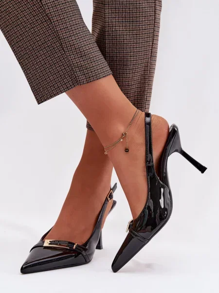 Сандали Boto с висок ток с катарама черно