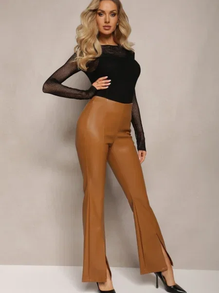 Pantaloni evazați din imitație de piele Idenna bej