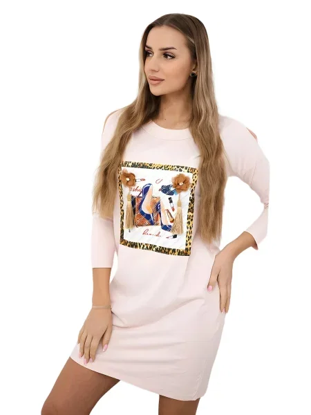 Šaty s 3D grafikou a ozdobným pom pom pudrově růžové