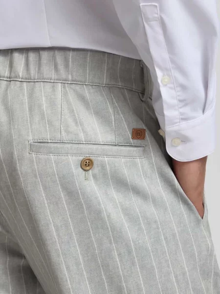 Spodnie materiałowe o kroju tapered fit z aplikacją model ‘Clow’ Cg - Club Of Gents