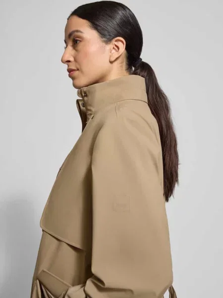 Płaszcz krój regular fit ze stójką model Suva' Rains beżowy