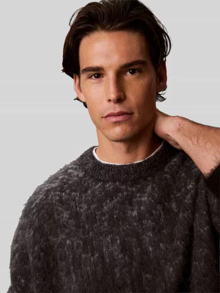 Sweter o kroju relaxed fit z żywej wełny z efektem ombre Calvin Klein Jeans czarny