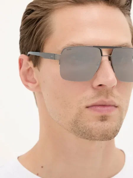 Солнцезащитные очки Boss черные