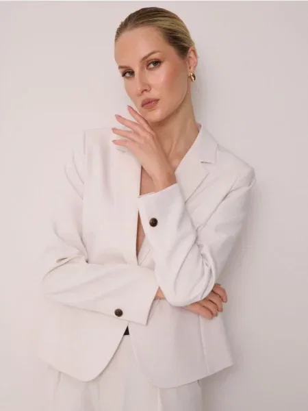 Класичний жакет на ґудзик кремовий