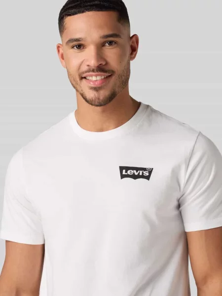 T-shirt z nadrukiem etykiety Levi's biała