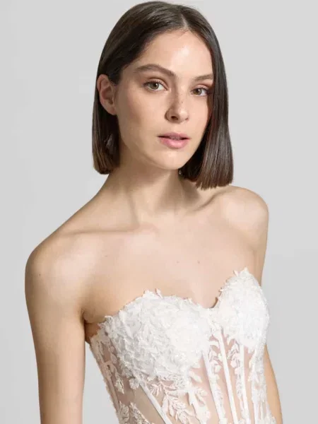 Sukienka gorsetowa w stylu z odkrytymi ramionami Luxuar Fashion biała