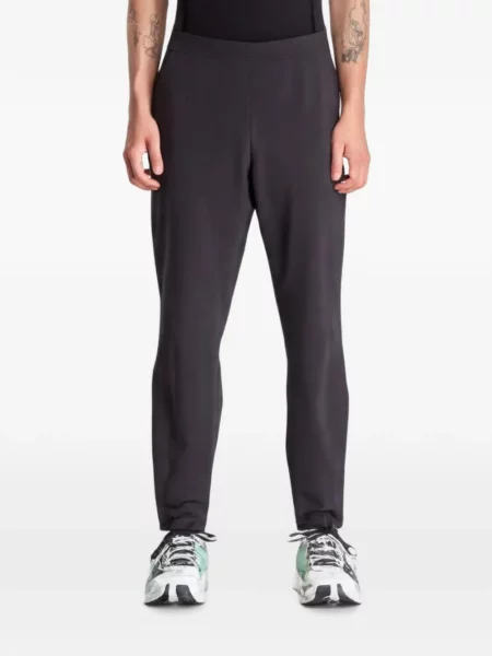 Pantaloni On negru