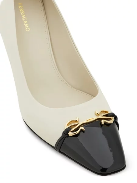 Pantofi cu toc Ferragamo cu vârf pătrat alb