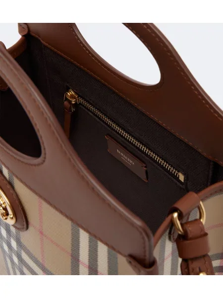 Top Burberry în carouri bej