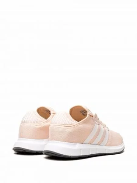 Běžecké tenisky Adidas Swift Run růžové