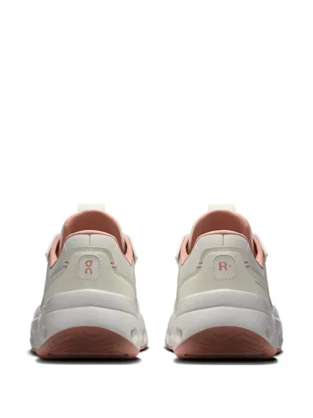 Sneakerși On