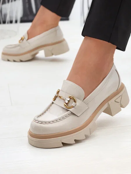 Mocasini Resti de lac de cristal alb