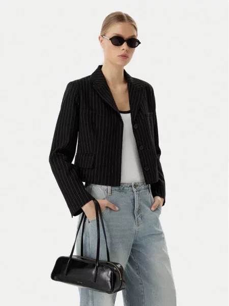 Calvin Klein Rankinė ant peties juoda