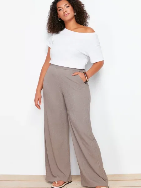 Pantaloni Trendyol din crep maro