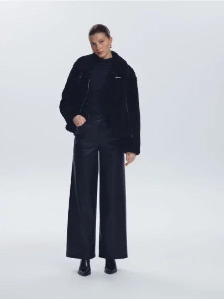 Reserved Штани зі штучної шкіри чорний