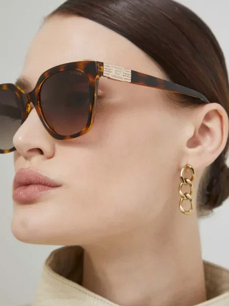 Солнцезащитные очки Guess красные