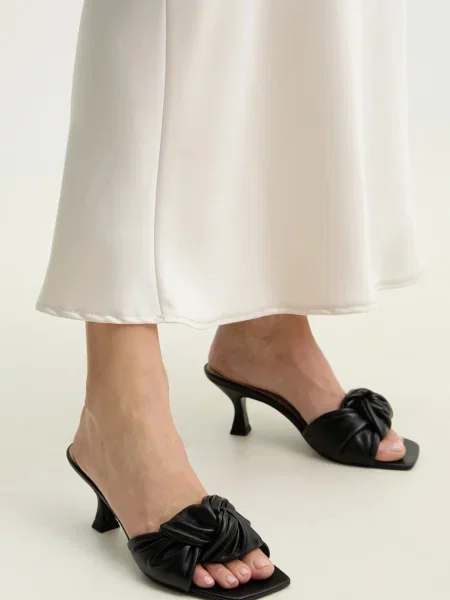 Кожени чехли Answear Lab с тънък черно