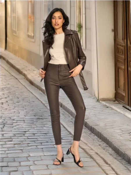 Штани skinny fit темно коричневий